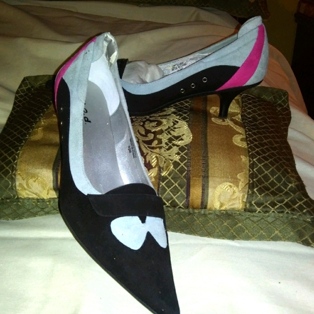 Women's Suede Pumps